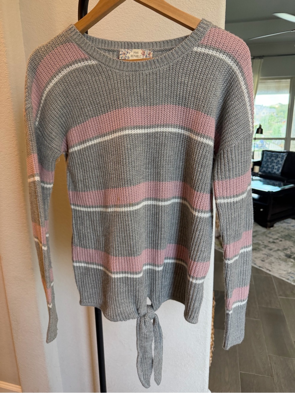 Pink Republic Gray & Pink Striped Tie-Hem Crew Sweater M